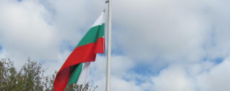 Форумът на българските граничари развя българското знаме над паметник на загинал граничар в Краище