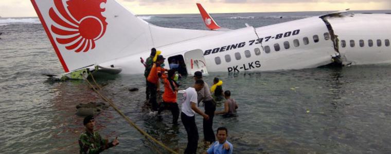 Индонезийски самолет със 188 души се разби край Джакарта
