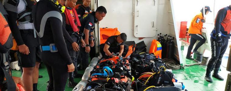 Открито е предполагаемото местонахождение на разбилия се самолет в Индонезия