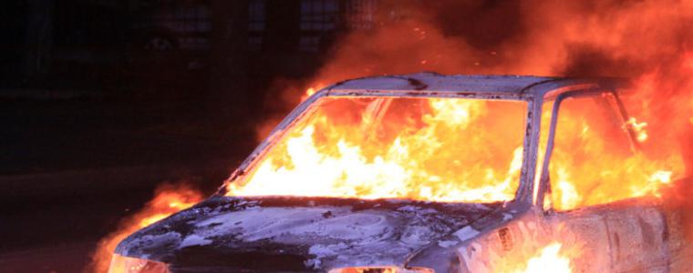 Пожар унищожи  лек автомобил в Добрич
