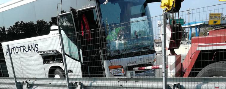 Туристи от Добрич и региона претърпяха лек пътен инцидент в Италия. Няма пострадали