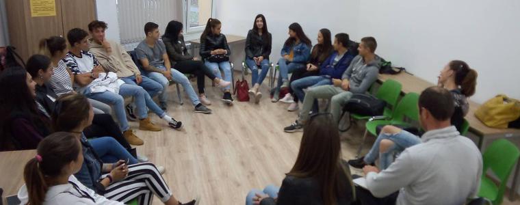 Ученици от СУ „Св. Климент Охридски“ проведоха неформално обучение