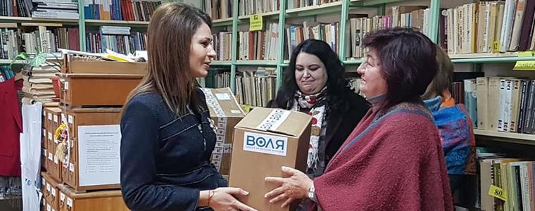 Депутатът от „Воля” Кръстина Таскова дари книги на читалището в Каварна