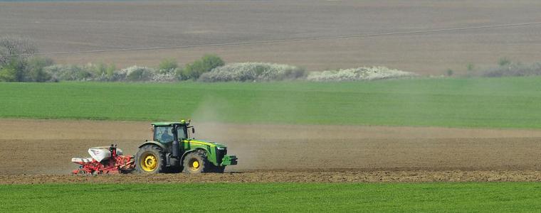 ОАЕ търсят да купят хиляди хектари земя в България – да се хранят!