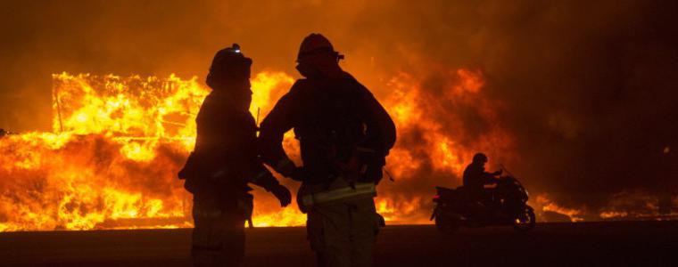 Пожар изпепели град в Калифорния