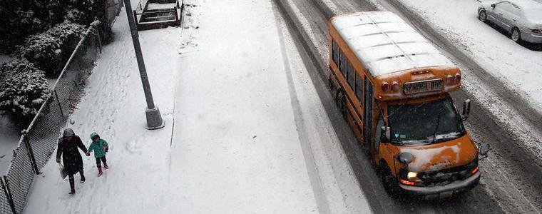 Сняг парализира наземния транспорт в Ню Йорк  