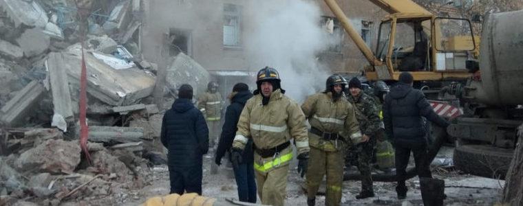 Близо 80 души се издирват след взрив и рухване на 10-етажен блок в Русия