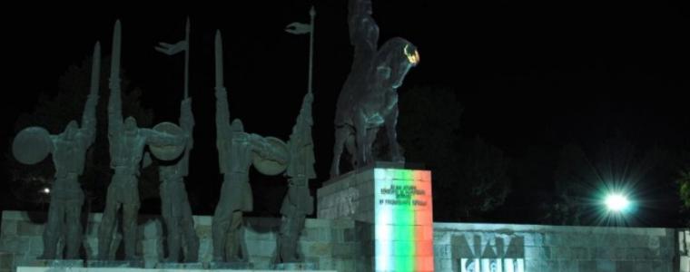 Община Добрич и местна фирма възстановиха осветлението на паметника на Хан Аспарух