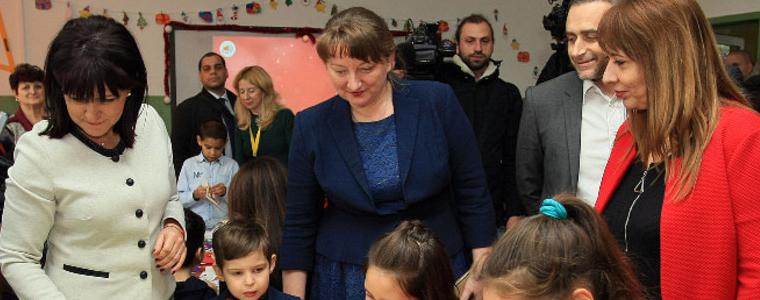 Парламентарният председател, заместник-министри и жени посланици се включиха в коледната работилница за деца в рамките на кампанията "Мисията е възможна"