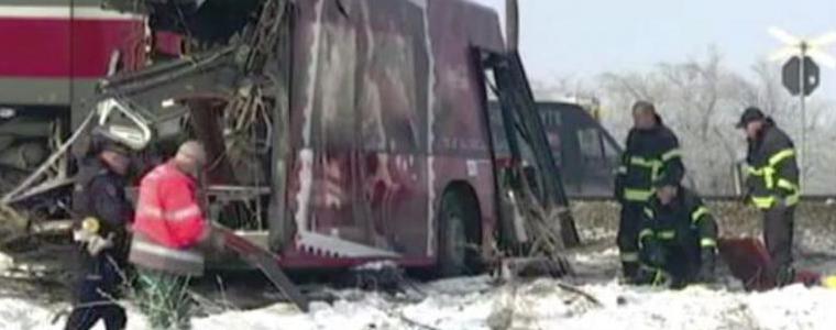 Влак блъсна училищен автобус в Сърбия - петима са загинали, 30 са ранени
