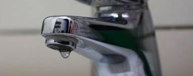 Голяма водна авария отстраняват в Победа