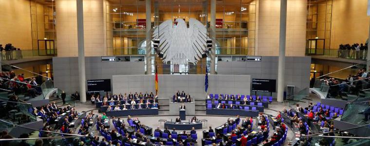 Хакери пуснаха данните на членовете на Бундестага, Меркел и стотици други политици