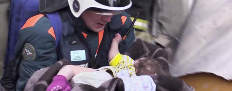 Извадиха живо бебе изпод рухнал блок в Русия