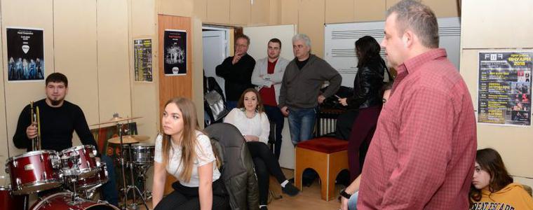 Майстори от музикалните среди на гости в СУ"Св.Климент Охридски"