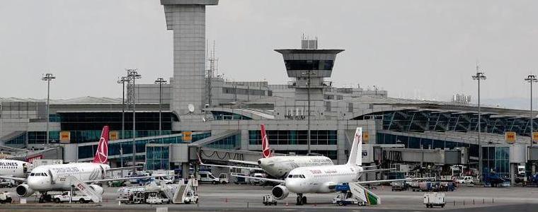 Редица полети от и за Истанбул са отменени заради лошото време