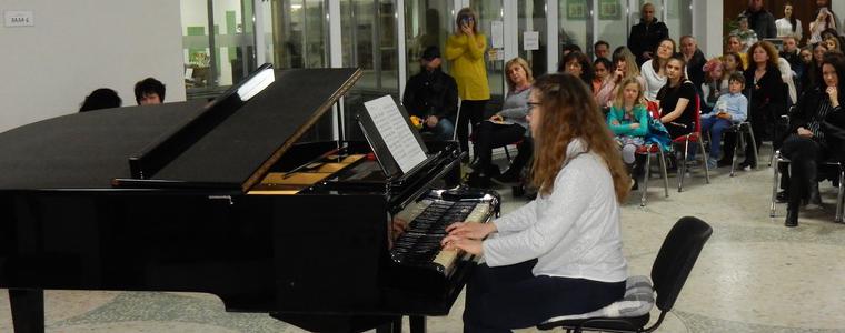 Класически концерт „Музикален салон 2” се проведе снощи в Младежкия център в Добрич