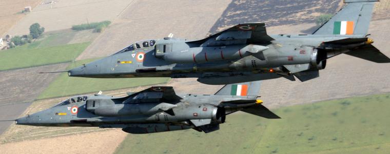 Пакистан свали два военни самолета на Индия във въздушното си пространство