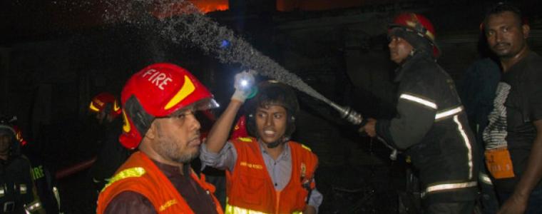 Поне 78 жертви на пожар в столицата на Бангладеш
