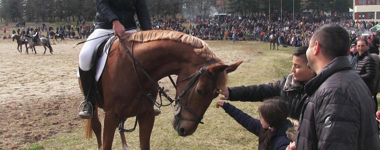 Хиляди добруджанци наблюдаваха конните състезания в Малка Смолница (ВИДЕО)