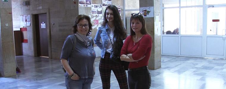 Осиновено момиче се завърна след 15 г. в Добрич по образователен проект (ВИДЕО)