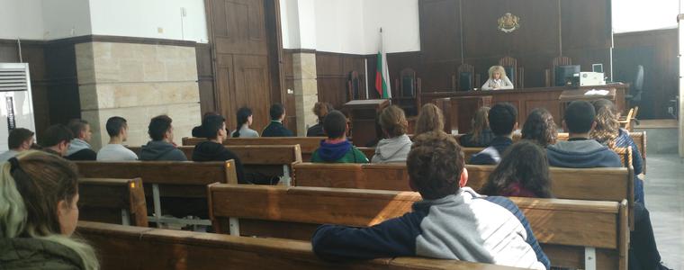 Председателят на Окръжния съд в Добрич се срещна с ученици