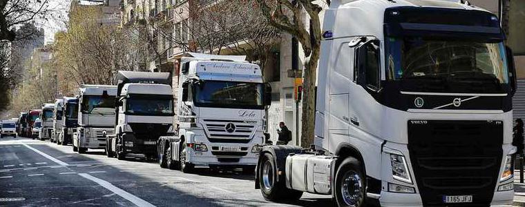 Шофьори на камиони блокираха Барселона в знак на протест