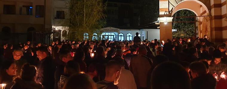 Хиляди миряни от Добрич отнесоха от благодатния огън в домовете си