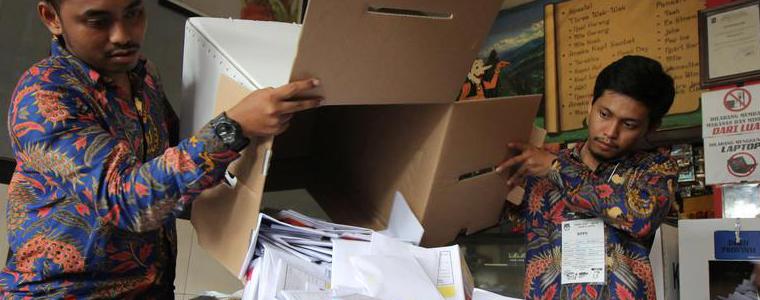 Повече от 270 души загинаха от претоварване заради изборите в Индонезия