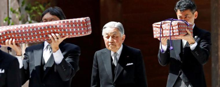След 30-годишно управление - Императорът на Япония се оттегля 