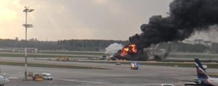Намерени са черните кутии на запалилия се в Москва пътнически самолет