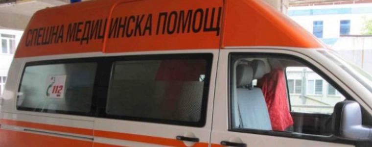 Шофоьр на камион е в болница след удар в дърво край Сенокос