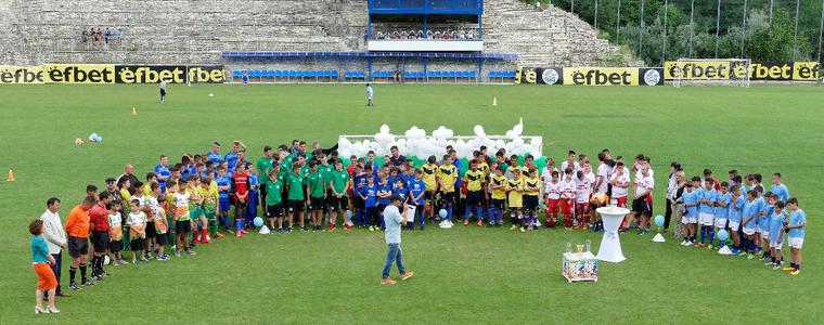 Деца и футболисти ветерани участват в спортен турнир срещу насилието