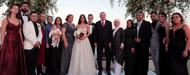Ердоган венча Месут Йозил за Мис Турция