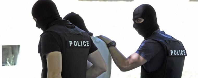 Задържаха двама полицаи за разпространение на наркотици в София