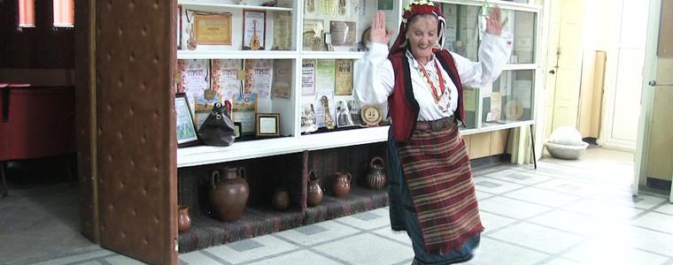 Брид от Ирландия пее и танцува български фолклор и е алергична към мотиката (ВИДЕО)