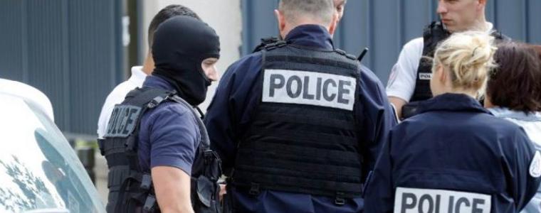 Стотици нелегални мигранти нахлуха в парижкия Пантеон