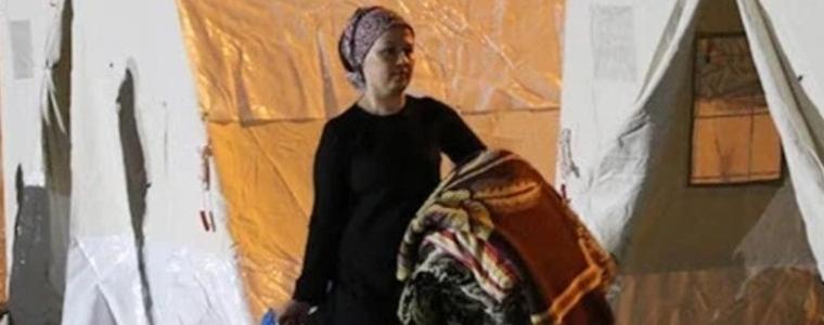 Турци прекараха нощта навън след поредицата земетресения