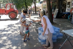 Вода в горещите дни ще раздават в Добрич