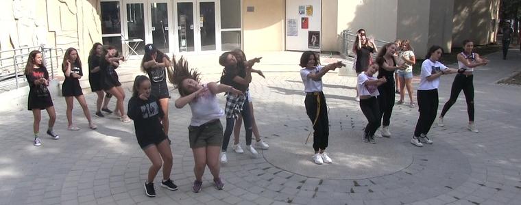 К-поп – новата музикална мания на момичетата в Добрич (ВИДЕО)