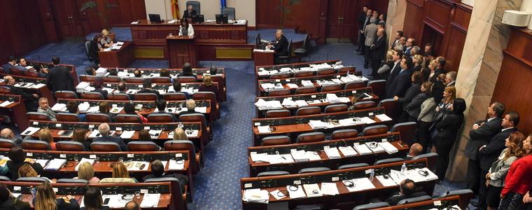 Македонският парламент се саморазпуска на 11 февруари