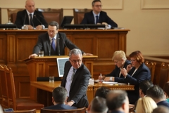 Парламентът прие декларацията за Македония и Албания в ЕС