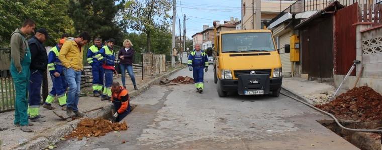 Асфалт, чакан 25 г. на улица в Добрич, бе нарязан днес, за да прекарат газопровод (ВИДЕО)