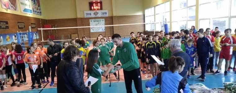 УЧ.ИГРИ: Момчетата на СУ "Славейков"  и момичетата на СУ "Талев" - градски първенци по волейбол 5-7 клас
