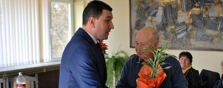 Кметът Валентин Димитров поздрави акушер-гинеколог  и акушерка в Генерал Тошево за днешния празник