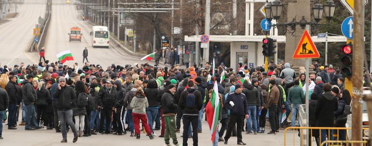 Протест на хотелиери и ресторантьори блокира Орлов мост