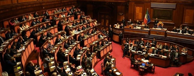 В Италия ще правят референдум за намаляване броя на депутатите