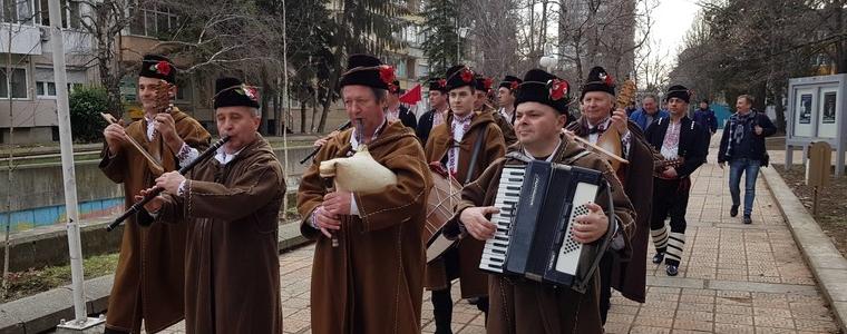 Празнично отбелязване на Трифон Зарезан в Добрич (ВИДЕО)