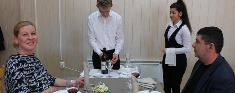 Ястия с патешко месо и изборът на подходящо вино – тема на урок- демонстрация в ПГТ „П. К. Яворов“ (ВИДЕО)