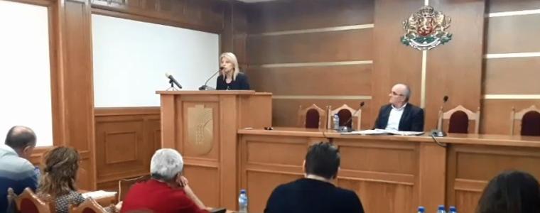 Съветници поискаха по-конкретна справка за несъбраните данъци в селата на община Добричка (ВИДЕО)