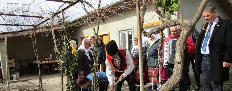 Заместник областният управител Красимир Николов поздрави лозарите в Одринци 